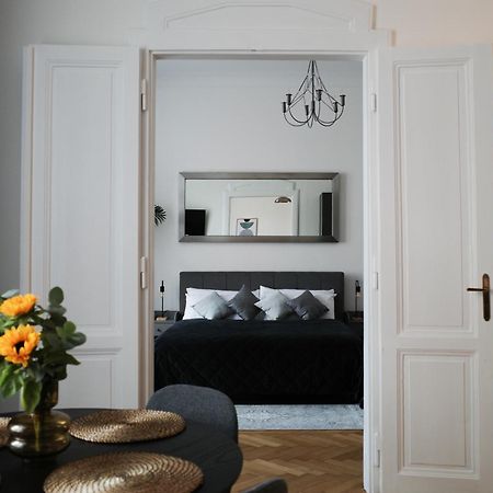 Apartment Dusni Superior Prague Exterior photo